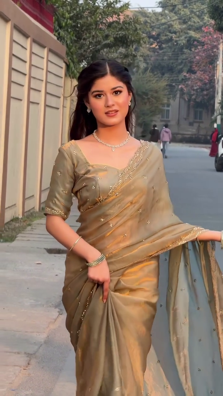 Royal Red Traditional Vibe