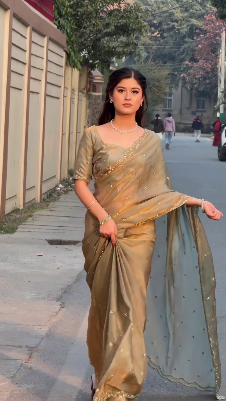 Royal Red Traditional Vibe