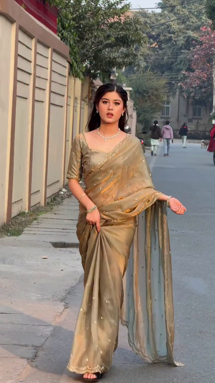 Royal Red Traditional Vibe