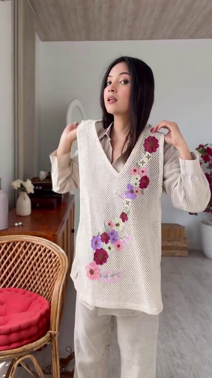 Women’s Ethnic GRWM Outfit – Elegant Floral Kurta Set 🌸