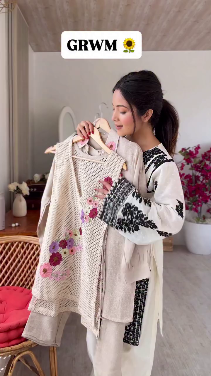Women’s Ethnic GRWM Outfit – Elegant Floral Kurta Set 🌸