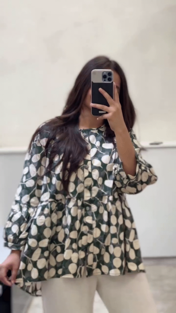 🌺 Botanical Glance – The Statement Floral Top - Image 2