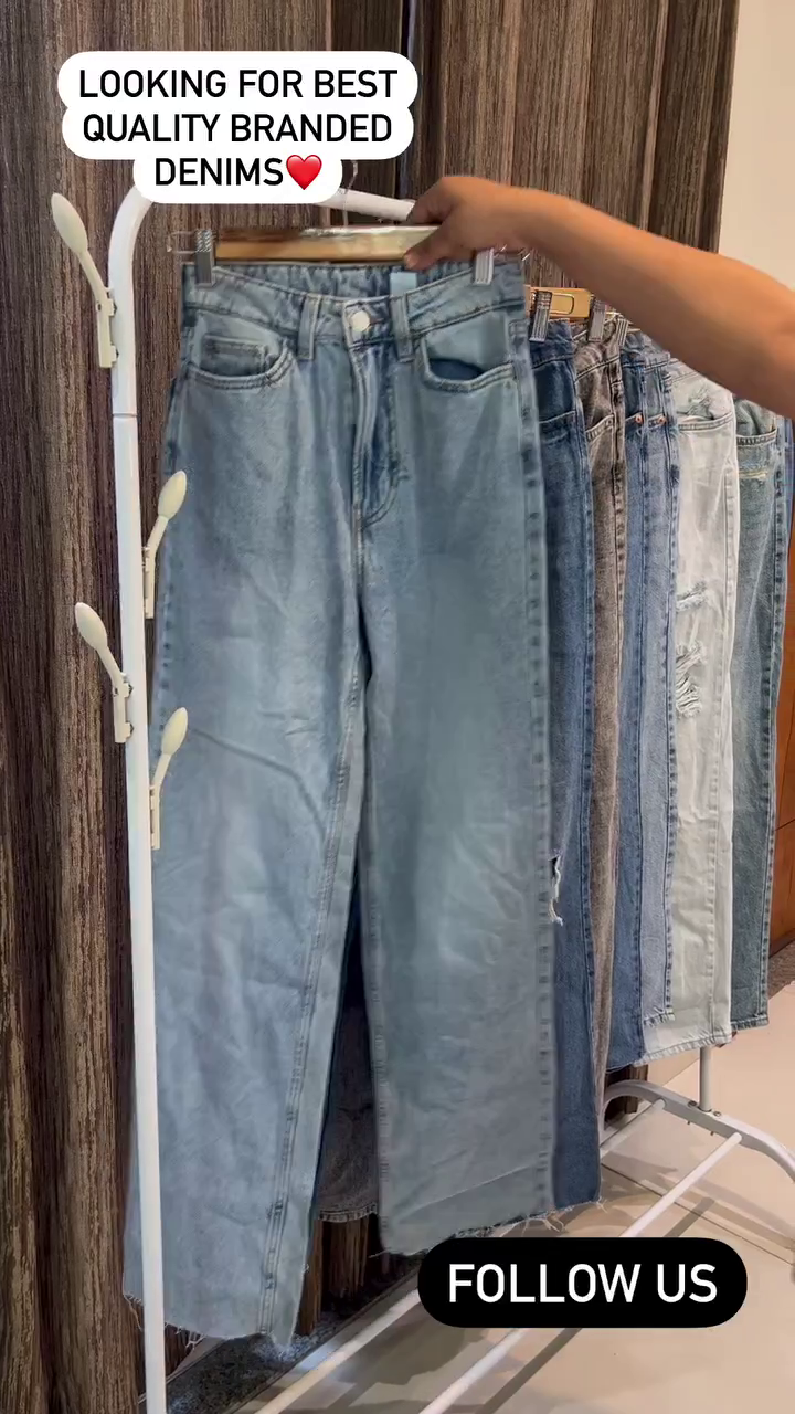 π Best Quality Branded Distressed Mid-Wash Denim Jeans with Relaxed Straight-Leg Fit and Ripped Knee Detailing π
