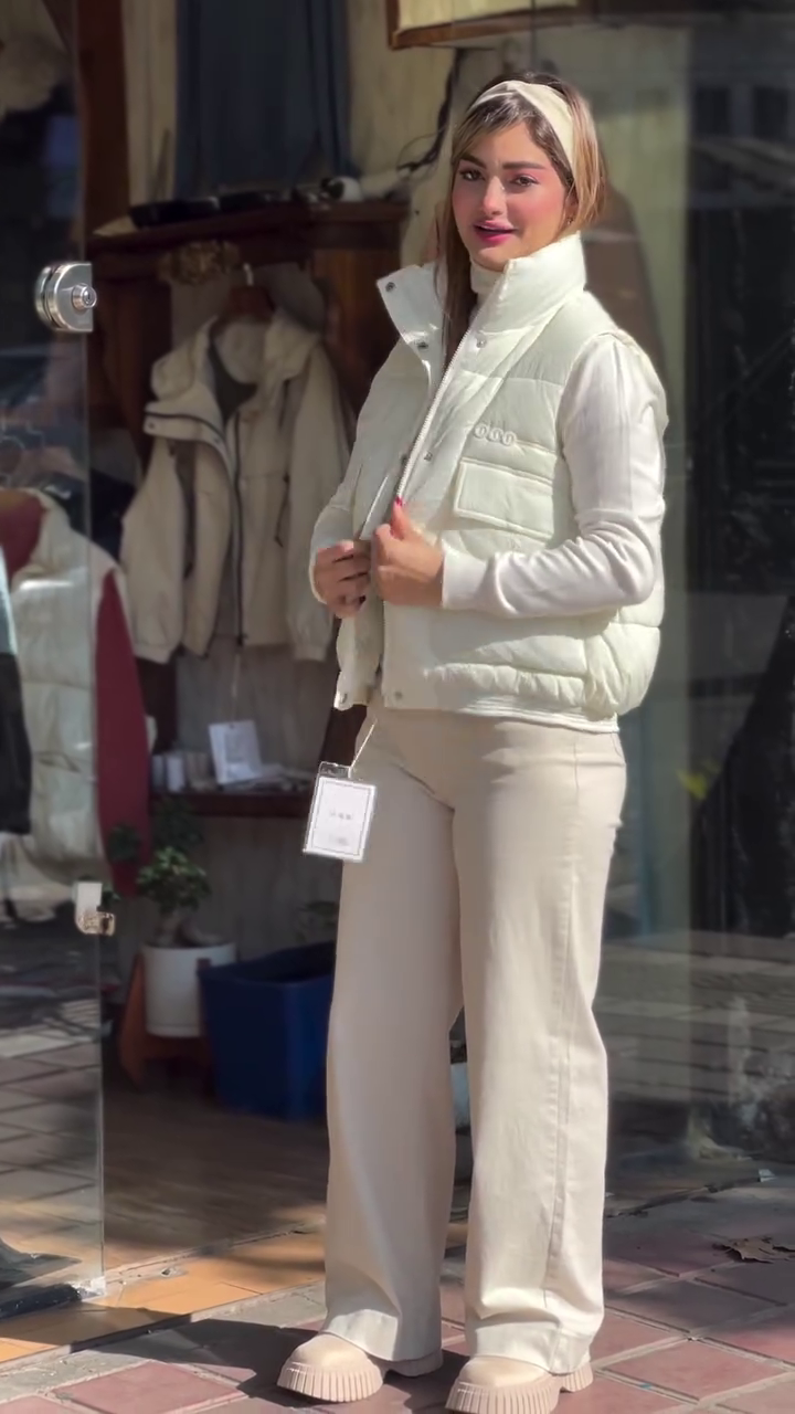 🤍Elegant Ultra-Padded Cream White Sleeveless Zipper Vest – Luxe Minimalist Street Style Collection