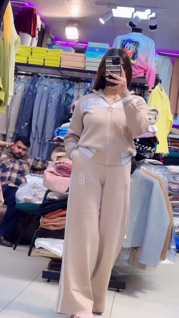 π "Cosmic Sandstone Modern Zipper-Front Relaxed Luxe Tracksuit Set with Streamlined White Stripe Accents and Versatile Lounge Appeal for Fashion-Forward Stars" πβ