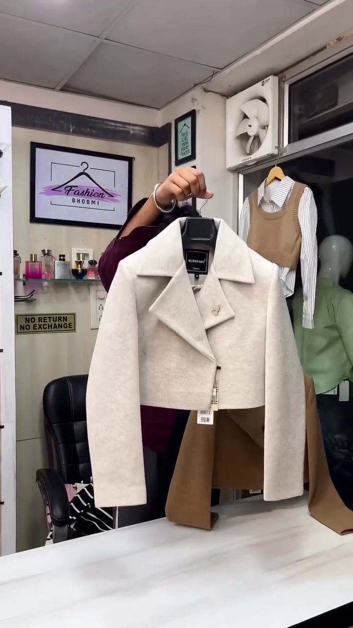 ๐ค Timeless Cropped Tailored Woolen Overcoat ๐ค - Image 2
