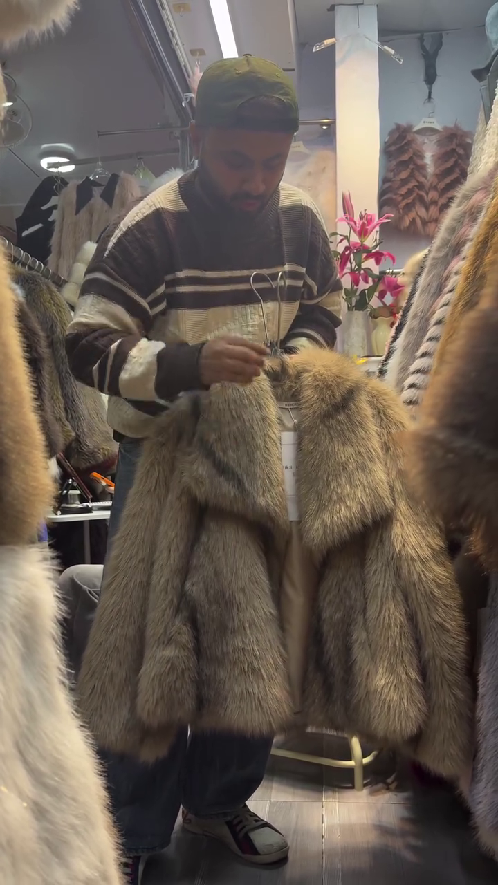 Luxury Faux Fur Oversized Winter Glam Coat with Plush Collar 🤎❄️ - Image 3