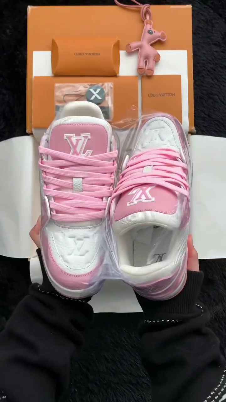 💗 LuxeAura™ Pink Street Sneakers – Premium-Inspired Style with Everyday Comfort 👟✨