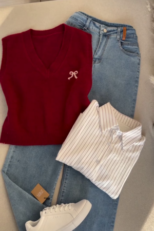 🍒✨ Classic Preppy Outfit Set – Knit Vest + Striped Shirt + Denim Jeans 🤍👖