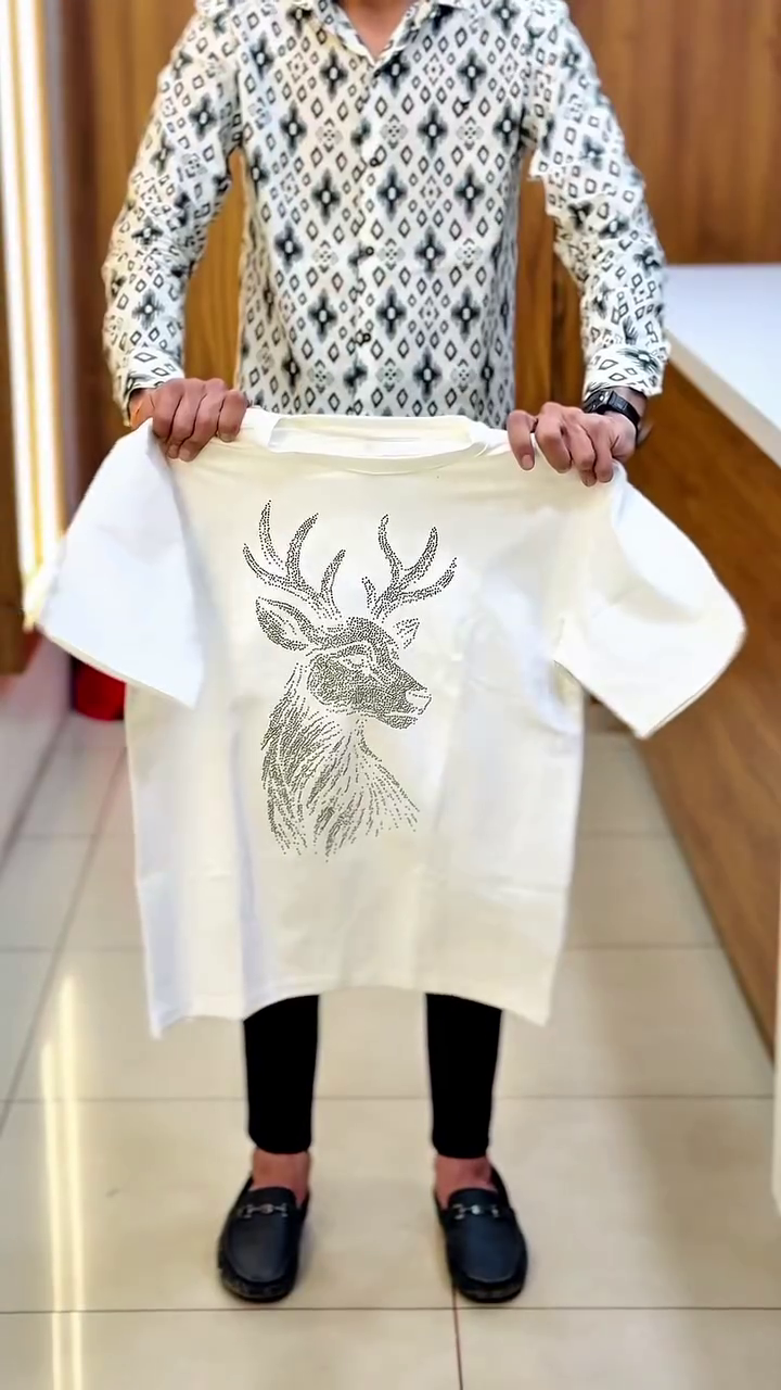 ๐ค๐ฆ Premium Deer Print Oversized T-Shirt โ Minimal, Aesthetic & Streetwear Ready ๐ฅโจ