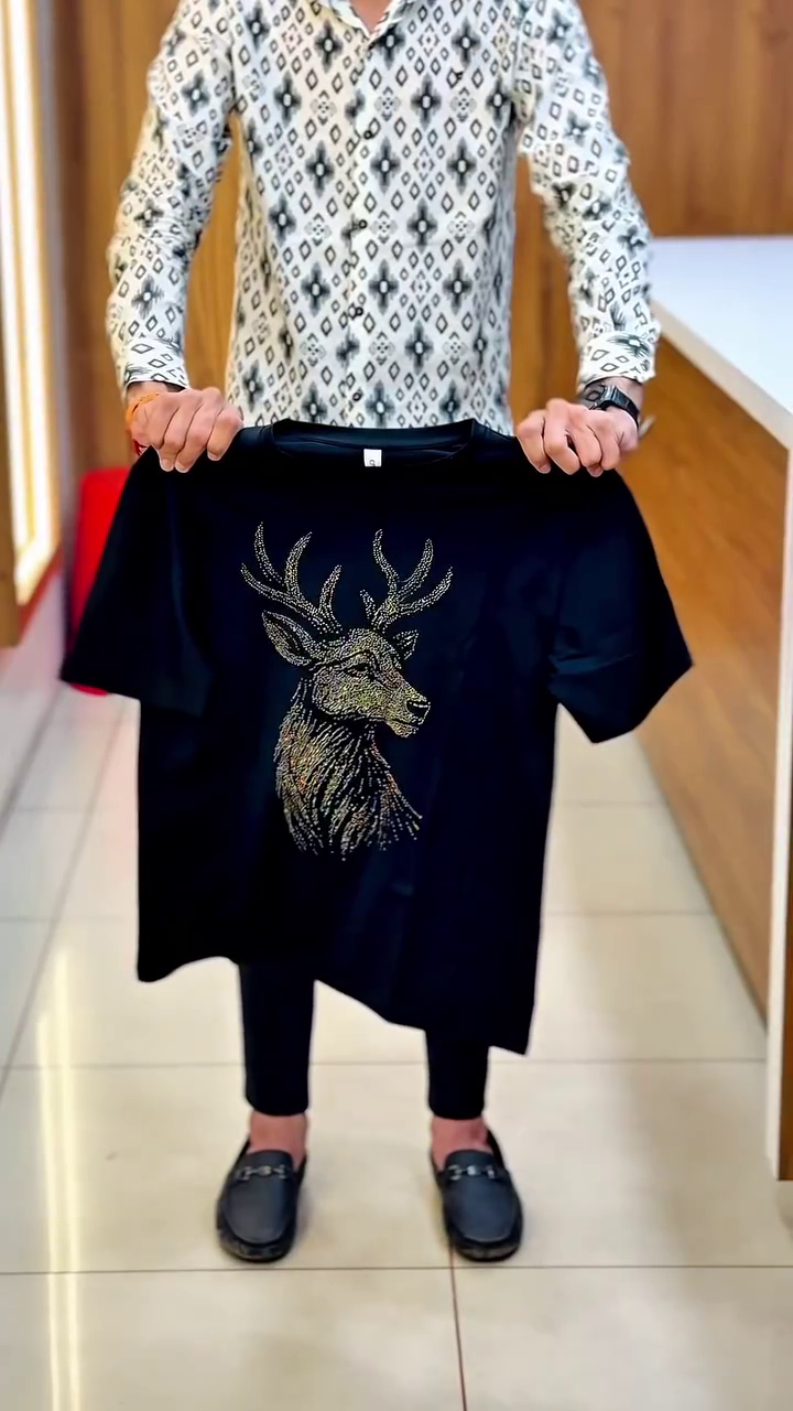 ๐ค๐ฆ Premium Deer Print Oversized T-Shirt โ Minimal, Aesthetic & Streetwear Ready ๐ฅโจ - Image 3