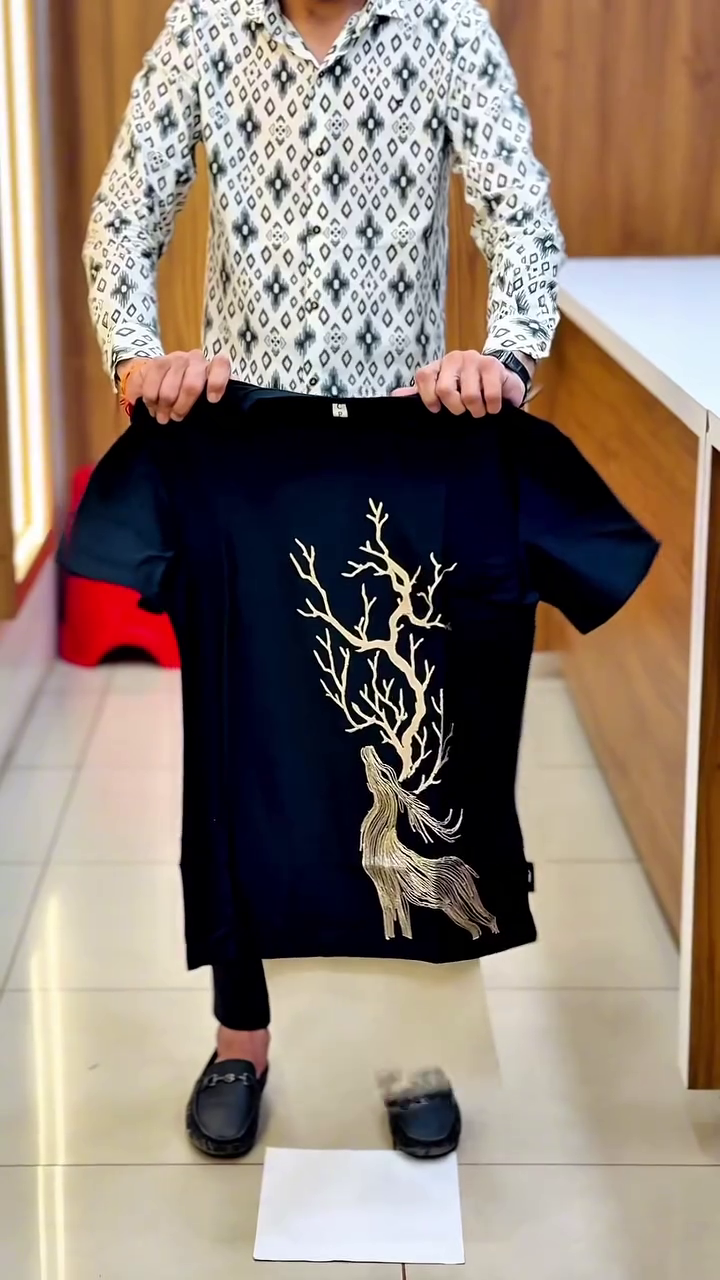 ๐ค๐ฆ Premium Deer Print Oversized T-Shirt โ Minimal, Aesthetic & Streetwear Ready ๐ฅโจ - Image 5