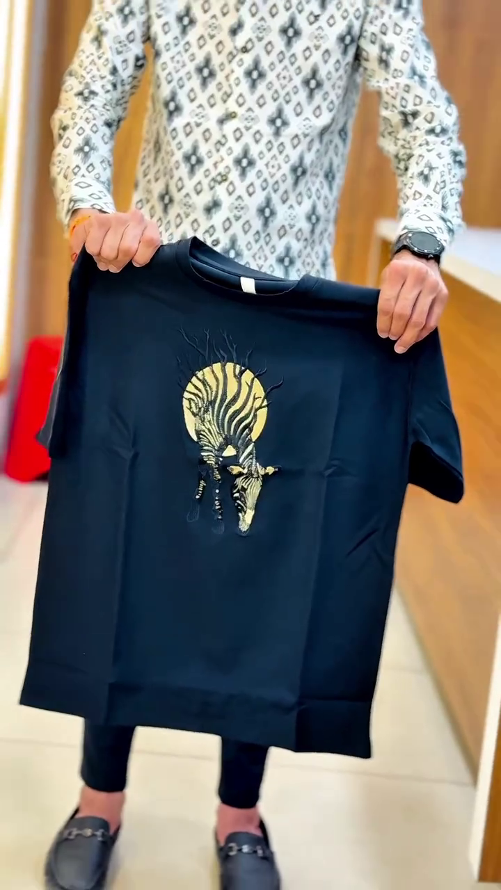 ๐ค๐ฆ Premium Deer Print Oversized T-Shirt โ Minimal, Aesthetic & Streetwear Ready ๐ฅโจ - Image 10