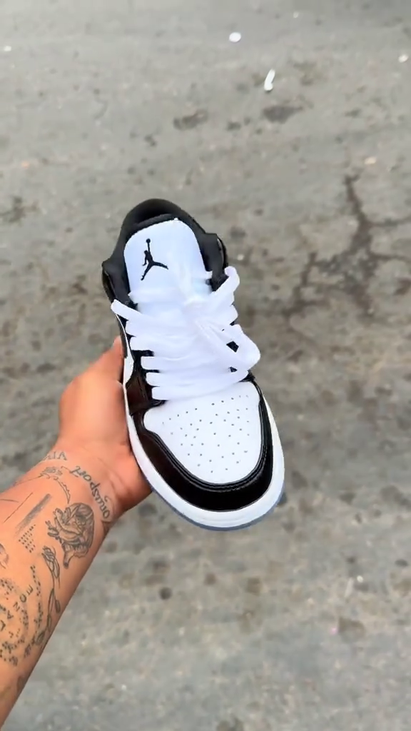 ๐๐ค Air-Style Black & White Low-Top Sneakers โ Clean Classic Streetwear Shoes ๐ฅโจ - Image 4