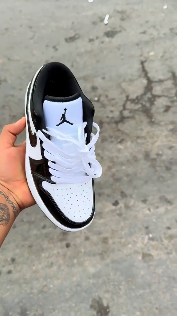 ๐๐ค Air-Style Black & White Low-Top Sneakers โ Clean Classic Streetwear Shoes ๐ฅโจ