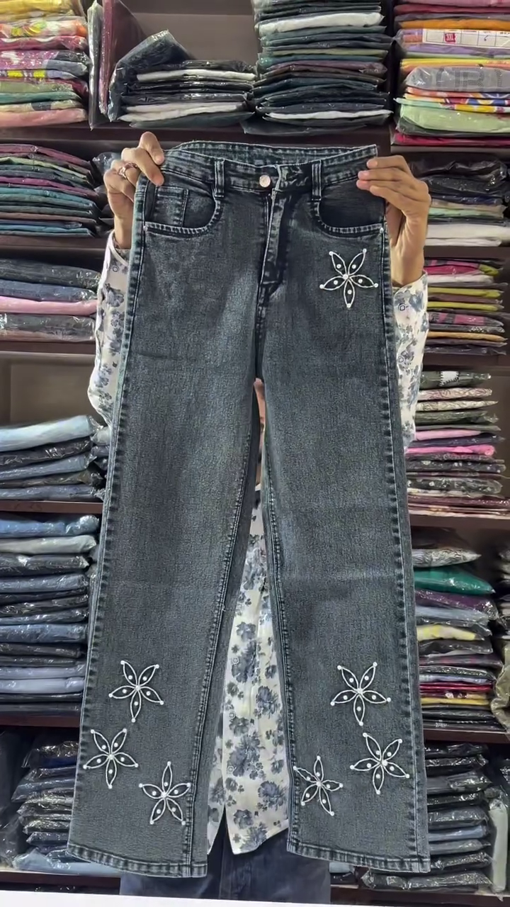 🖤✨ Floral Stonework Denim Jeans – Premium Black Wash Straight Fit 👖🌸