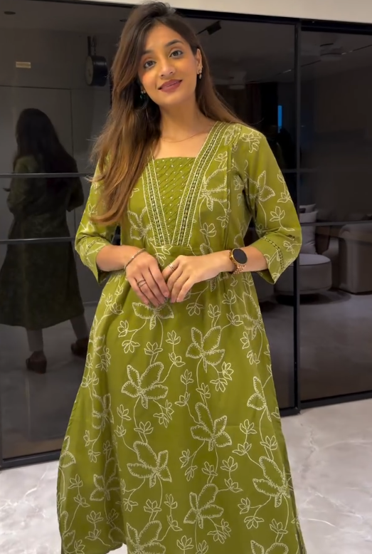 πΈ Elegant & Effortless: Floral Printed Cotton Thread Work V-Neck A-Line Kurta - Image 2