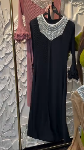 π€ Black Long-Sleeve Maxi Dress β Timeless Elegance, Effortless Grace