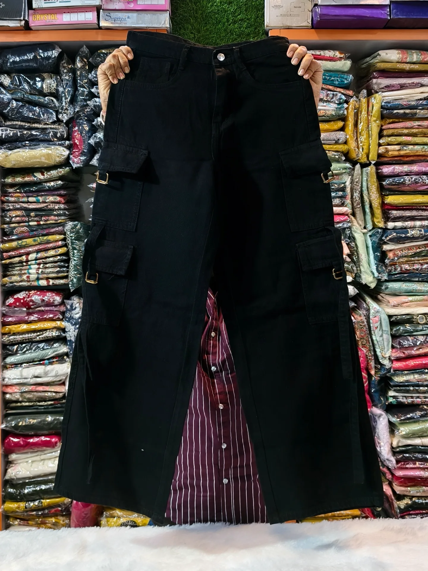 ๐ Blue Denim Cargo Jeans โ Stylish, Functional & Everyday Streetwear Essential โจ - Image 2