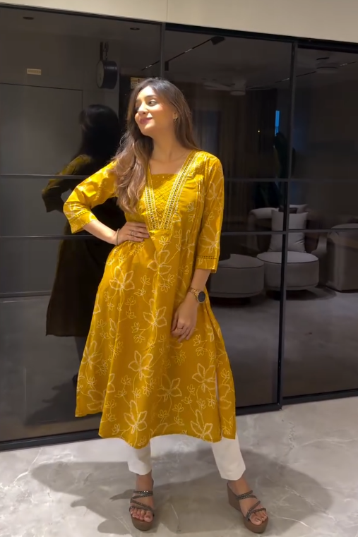 πΈ Elegant & Effortless: Floral Printed Cotton Thread Work V-Neck A-Line Kurta