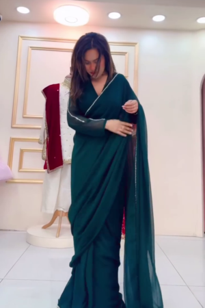 💎 Silk Saree with Diamond Cutwork Border – Timeless Elegance & Luxurious Charm ✨