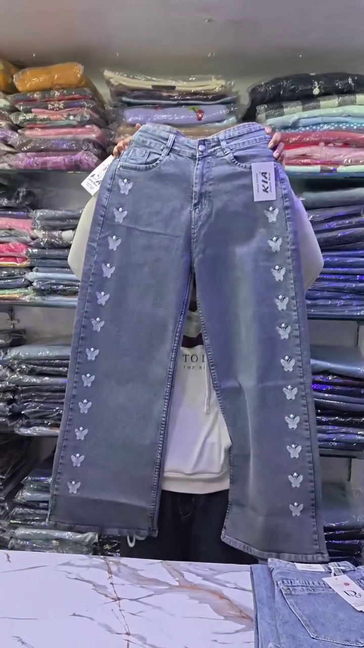 🦋 Light Wash Wide-Leg Women’s Denim Jeans – Stylish Butterfly Design ✨