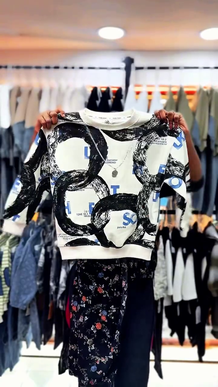 π¨ Graphic Print Crewneck Sweatshirt β Casual, Cozy & Stylish β¨