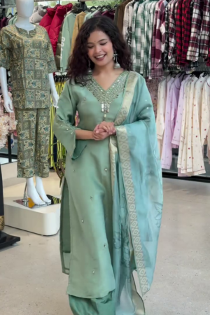 πΈ Womenβs Solid Kurta with Trousers & Dupatta β Elegant, Comfortable & Complete Ethnic Set β¨
