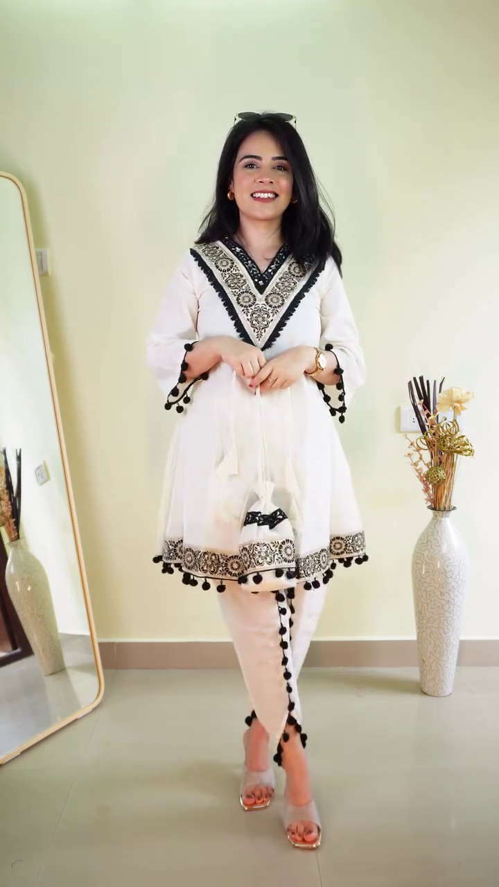 β¨ Elegant Linen Kurta Set β Sequins & Bead Embellishments for a Festive Glow πΈ