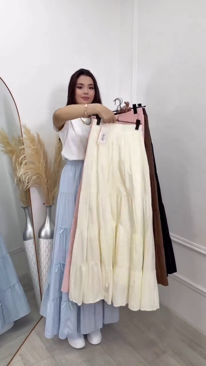 π€ Soft Sophistication: SSK Flared White Skirt - Image 2