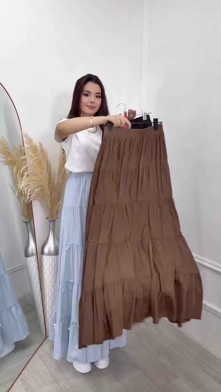 π€ Soft Sophistication: SSK Flared White Skirt - Image 4
