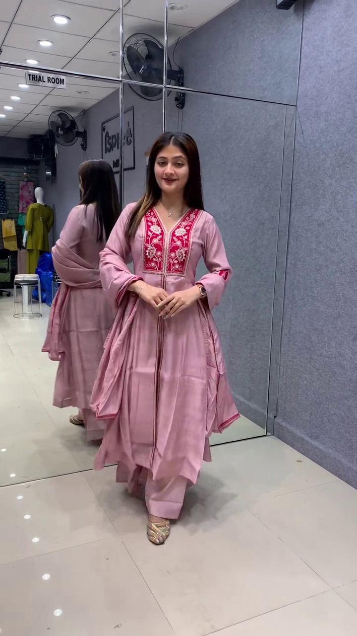 πΏ Everyday Elegance: Cotton Embroidery Kurta Set - Image 3