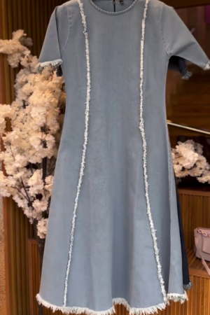 💙 Casual Chic: Light Blue Denim Midi Dress