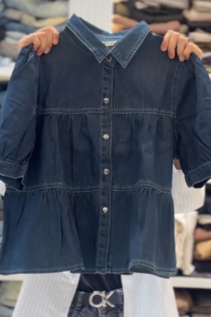 Casual Edge: Dark Blue Tiered Denim Shirt with Spread Collar 👕💙