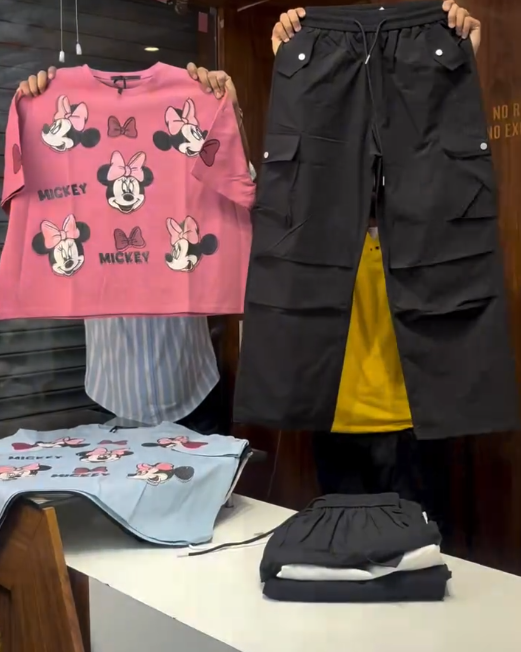 Playful & Iconic: Minnie Mouse Graphic Print Outfit Set ππ