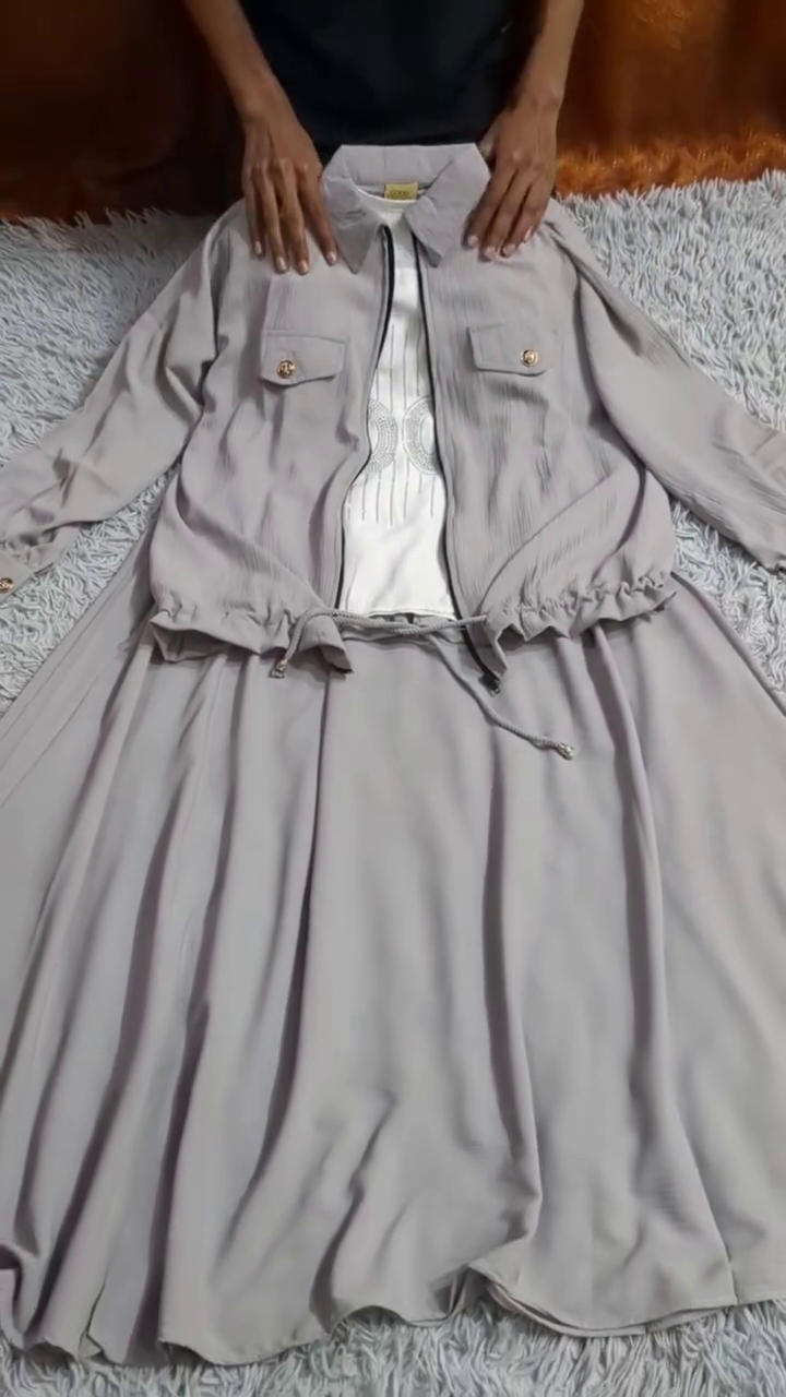 Grace in Grey: Elegant Flowing Dress with Matching Short Jacket for Women π€π©Άβ¨