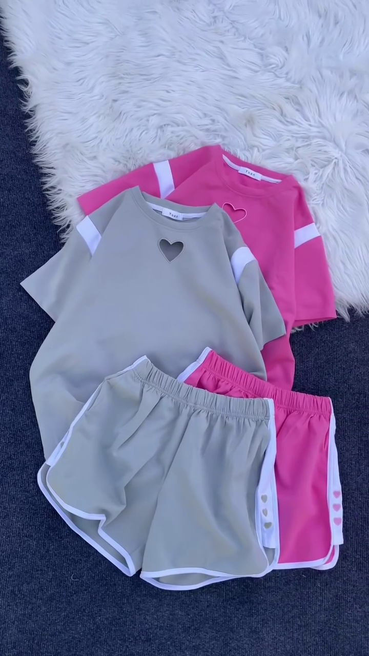 Adorable Two-Piece Children’s Lounge Set – Heart Cutout T-Shirt with Matching Shorts 💖👕🩳