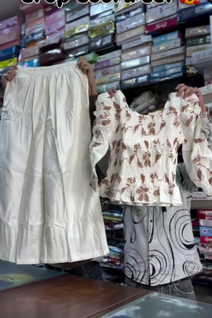 Floral Freshness: White Crop Top & Palazzo Pants Coordinated Set 🌸🤍👖