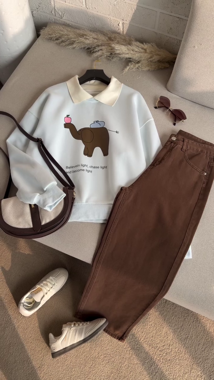 Smart-Casual Vibes: Light-Colored Polo-Collar Sweatshirt with Brown Trousers & Accessories ๐๐ค๐ถ๏ธ