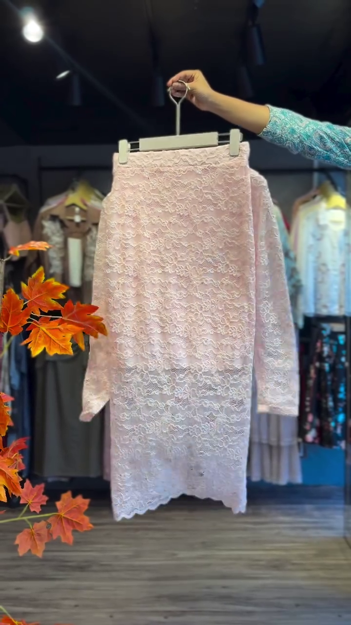 Pretty in Pink: LA Pink Lace Two-Piece Co-Ord Set πβ¨ - Image 2