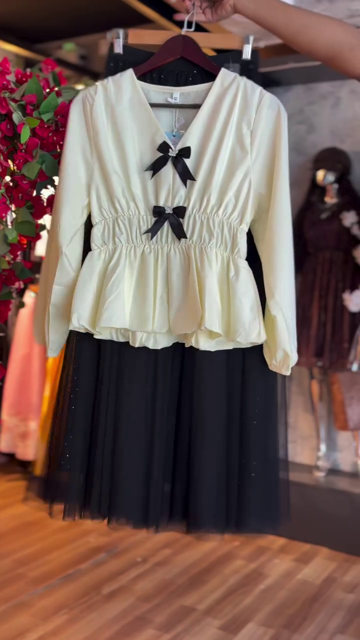 Chic & Playful: Two-Piece Top and Mesh Skirt Set πΈβ¨