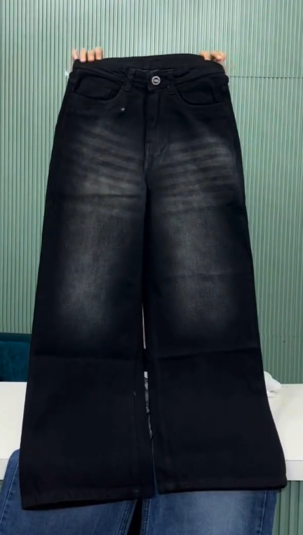 Make a Bold Fashion Statement with This Vintage-Inspired Corset Top and Wide-Leg Denim Combo - Image 4