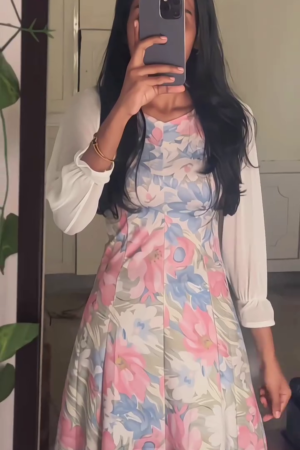 Soft Feminine Charm Meets Everyday Elegance in This Pastel Floral Midi Dress with a Graceful Layered Look